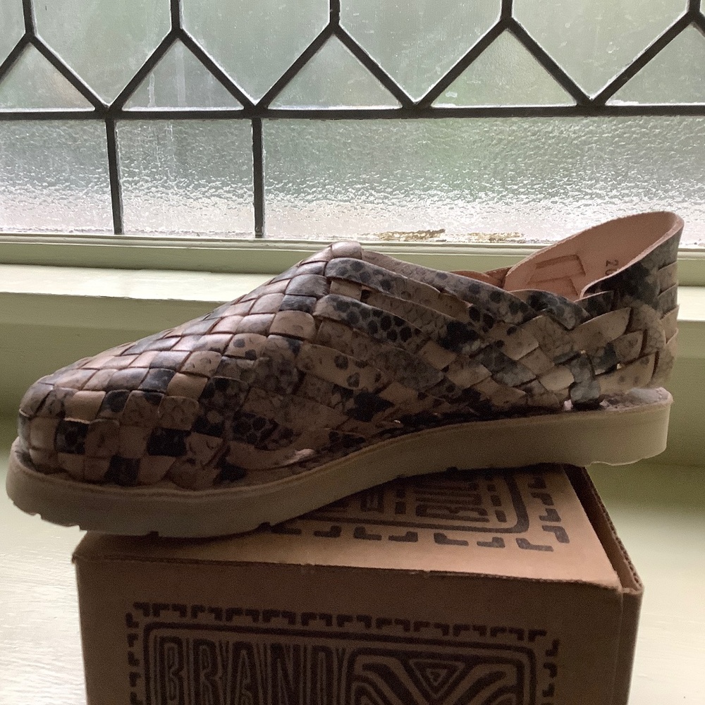 Brand X Huaraches